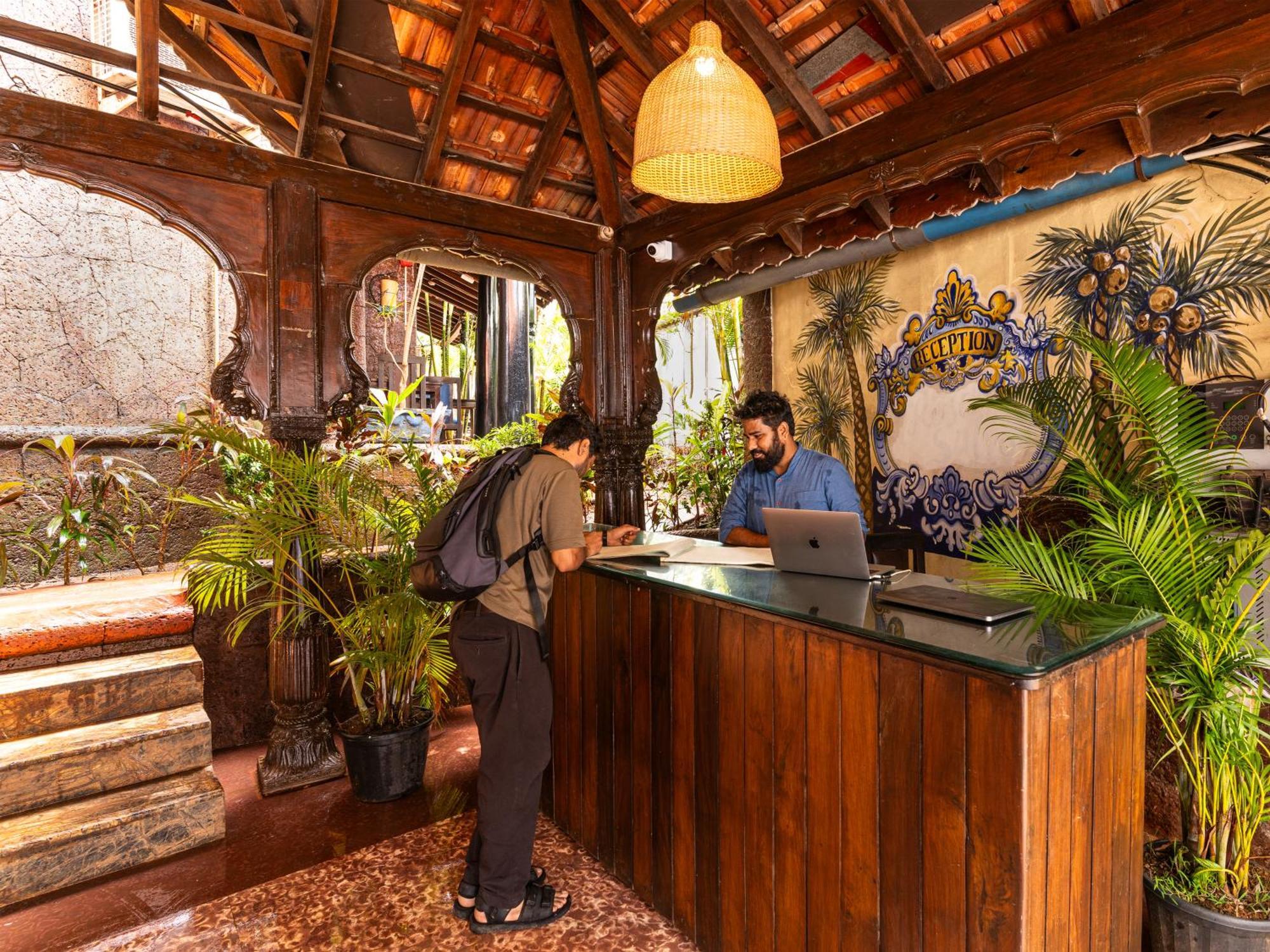 Madpackers Goa Anjuna - Bar Exterior foto